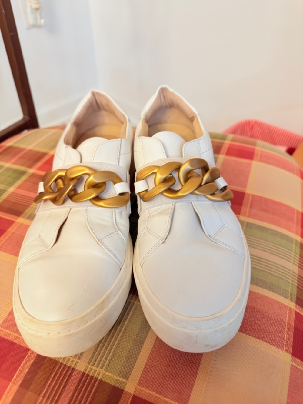 Vaneli White Leather Slip-On Sneakers with Gold Chain Accent sz 8.5